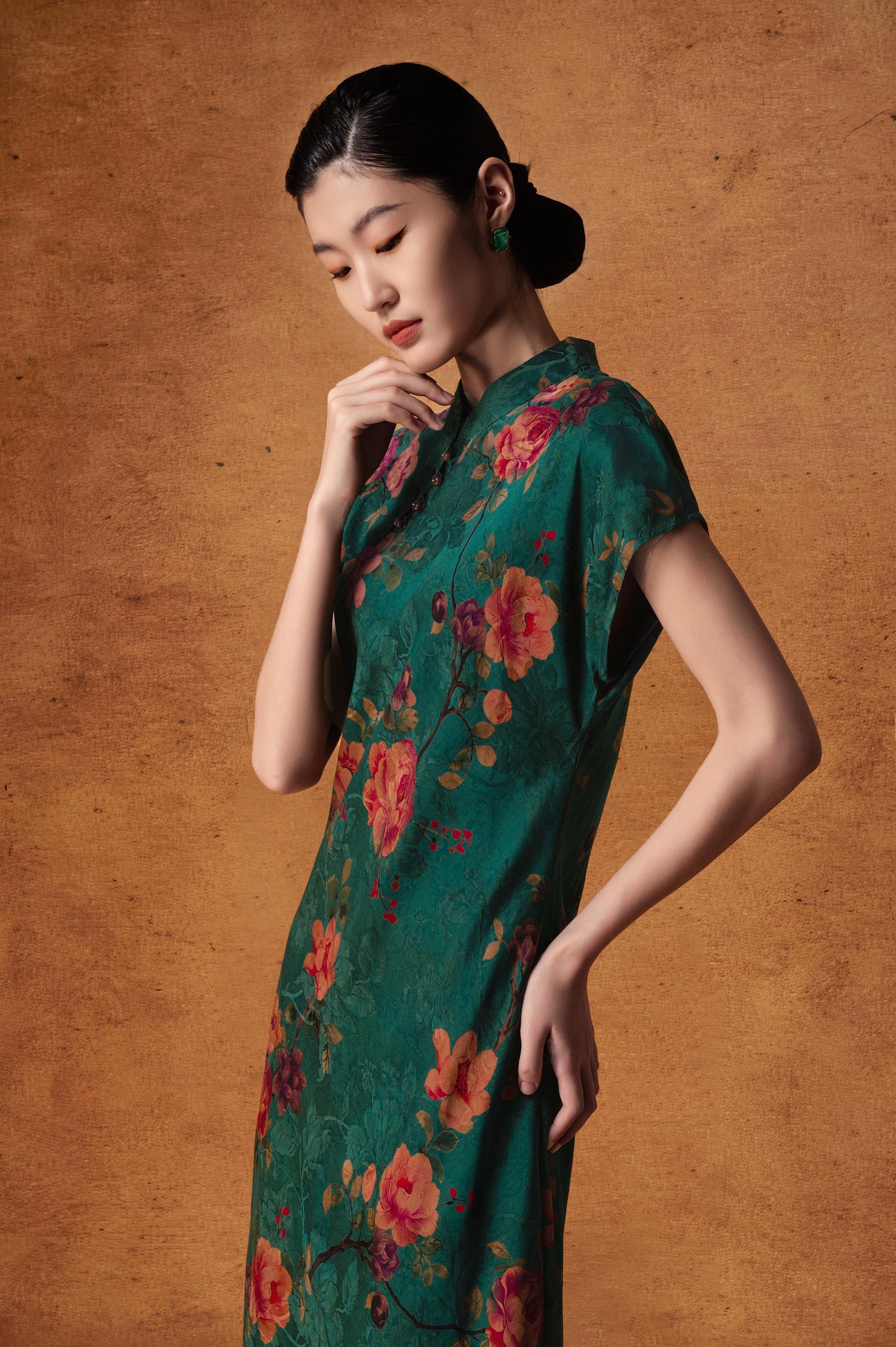Elegant Hua Luo Blue Penoy Blossom Silk Silm Fit Dress, Traditional Cheongsam, 100% Mulberry Silk Naturally Dyed Side Slits, Made to Order